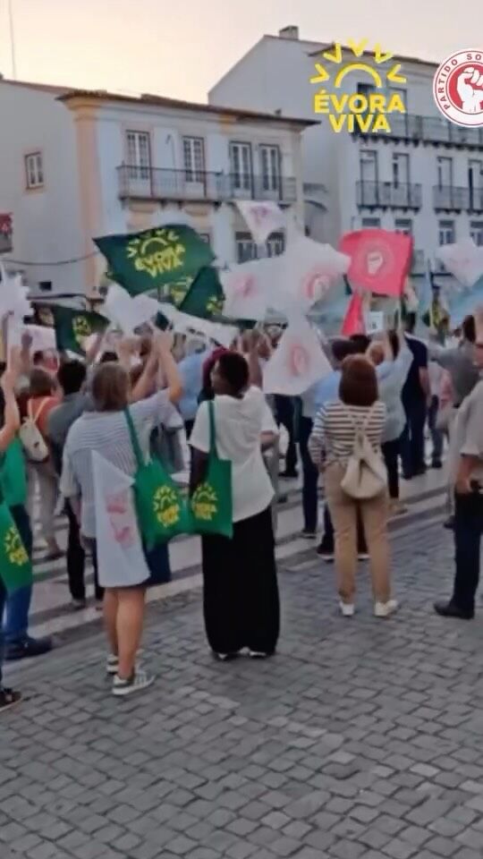 ESTA É A NOSSA VOZ.
É A VOSSA VOZ.
É A VOZ DE ÉVORA.
​
UMA CAMPANHA feita de pessoas, para as pessoas. Ao longo destes meses, ouvimos milhares de Eborenses. Agora, na reta final, partilhamos a voz, a esperança e a confiança de alguns de nós.
​
ESTE VÍDEO é o reflexo da enorme onda de mudança que se gerou no nosso concelho. É a prova de que a nossa equipa é, verdadeiramente, #UmaEquipaParaÉvora, um projeto que une e que agrega.
​
É COM A FORÇA desta união, com a energia e a convicção de todos e de cada um, que vamos, no próximo domingo, dar um novo futuro a Évora.
​
OUÇA a voz da mudança. Domingo, dia 12, vote com o coração e com a confiança.

VOTE PS. VOTE ÉVORA VIVA.

#AnossaVoz #ForçaParaGovernar #CarlosZorrinho #oPresidenteParaÉvora