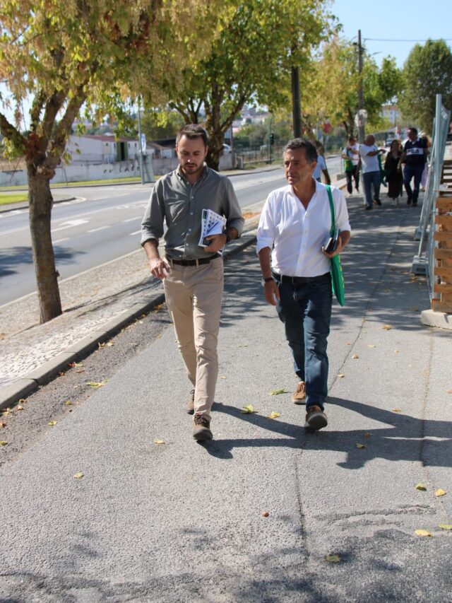 O ÚLTIMO DIA
DE UMA GRANDE CAMINHADA,
ANTES DO PASSO DECISIVO.
​
CHEGÁMOS ao último dia de campanha. Foram meses de proximidade, de diálogo e de uma onda de apoio incrível que nos enche de esperança.
​
COMEÇÁMOS o dia como sempre: na rua, junto das pessoas. Estivemos na União das Freguesias de Bacelo e Senhora da Saúde, ao lado do nosso candidato e Presidente da Junta, LUÍS PARDAL.
​
E VAMOS TERMINAR como começámos: JUNTOS no nosso grande encontro de encerramento, para celebrarmos esta campanha memorável e darmos o último abraço de confiança.
​
É ESTA A HORA. É ESTA A NOSSA FORÇA. Juntos, estamos prontos para a vitória.

#JuntosAtéÀVitória #UmaEquipaParaÉvora #CarlosZorrinho #oPresidenteParaÉvora #ForçaParaGovernar